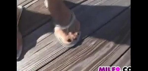  Mature Woman Teases Her Feet Outside